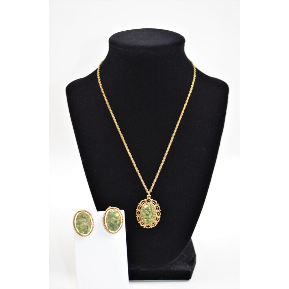 Vtg Gold Toned Necklace & Clip On Earring Set Green Faux Stones Necklace 18"